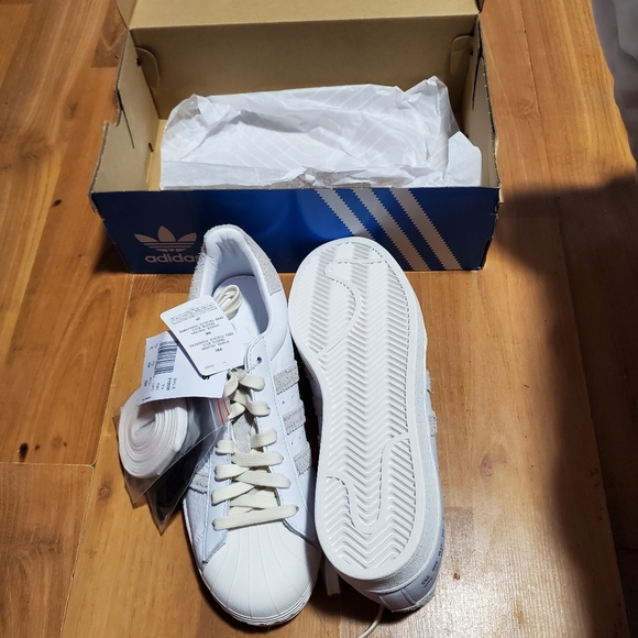Size 7.5 men's Superstar Adidas - Picture 4 of 8